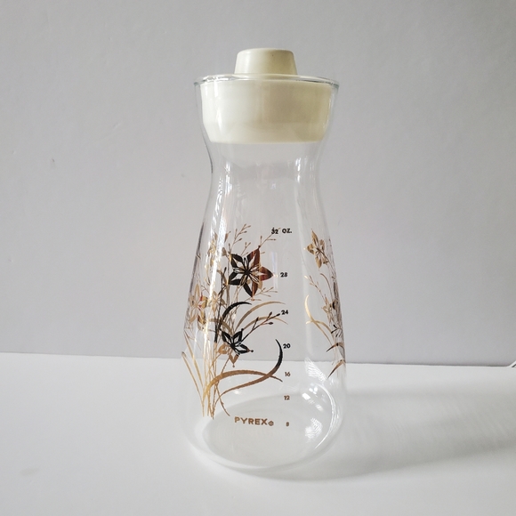 VTG PYREX Juice Pitcher Milk Carafe Glass Server Floral Leafy Gold Overlay Tall - Picture 12 of 14